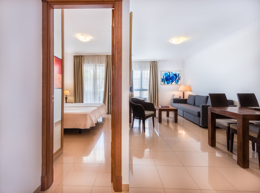 Toboso Apar-Turis — Hotel rooms in Nerja, Andalusia