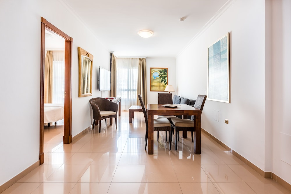 Toboso Apar-Turis — Hotel rooms in Nerja, Andalusia