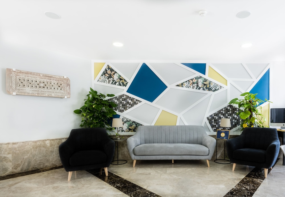 Toboso Apar-Turis — Hotel building in Nerja, Andalusia