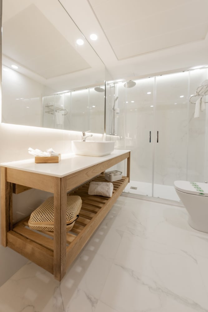 Toboso Apar-Turis — Hotel rooms in Nerja, Andalusia