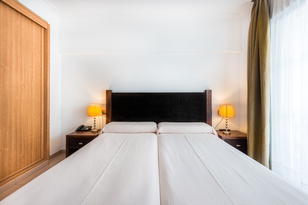 Toboso Apar-Turis — Hotel rooms in Nerja, Andalusia