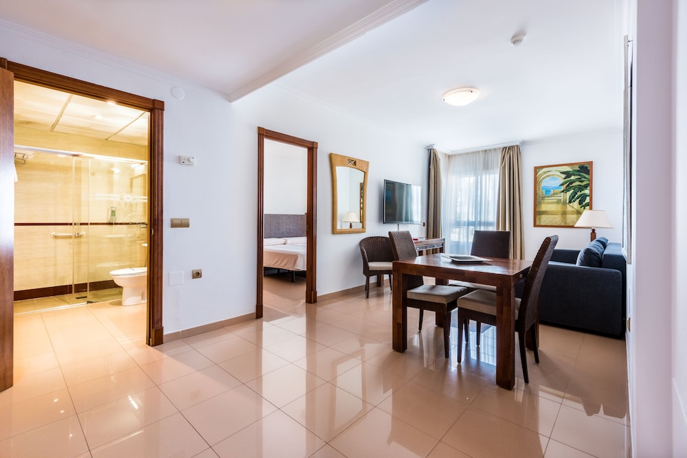Toboso Apar-Turis — Hotel rooms in Nerja, Andalusia