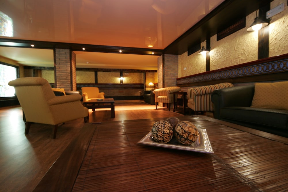 Toboso Apar-Turis — Hotel building in Nerja, Andalusia