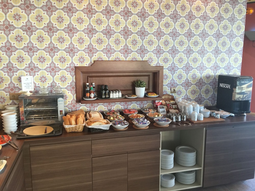 Toboso Apar-Turis — Restaurant & bars in Nerja, Andalusia