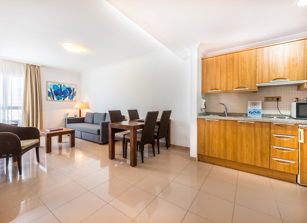 Toboso Apar-Turis — Hotel rooms in Nerja, Andalusia