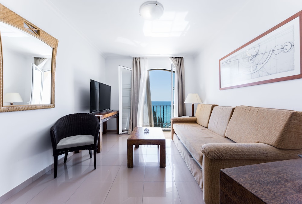 Toboso Apar-Turis — Hotel rooms in Nerja, Andalusia
