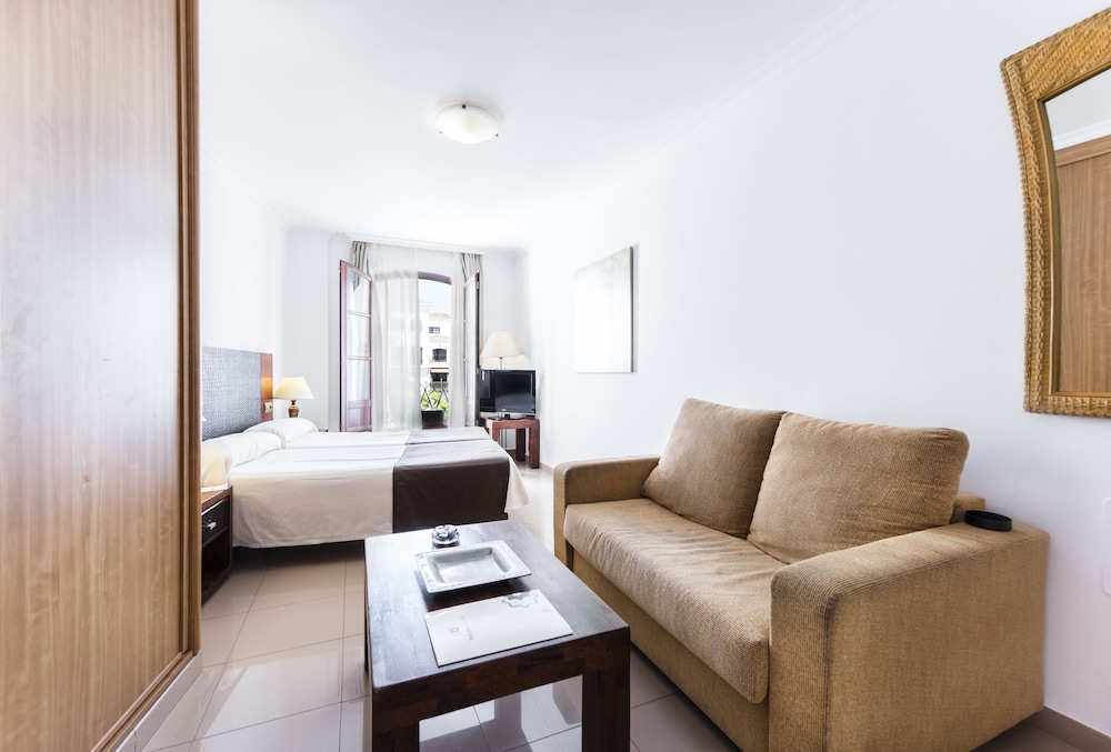 Toboso Apar-Turis — Hotel rooms in Nerja, Andalusia