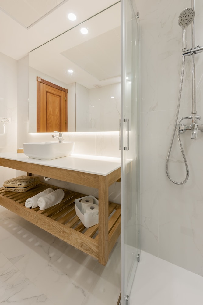 Toboso Apar-Turis — Hotel rooms in Nerja, Andalusia