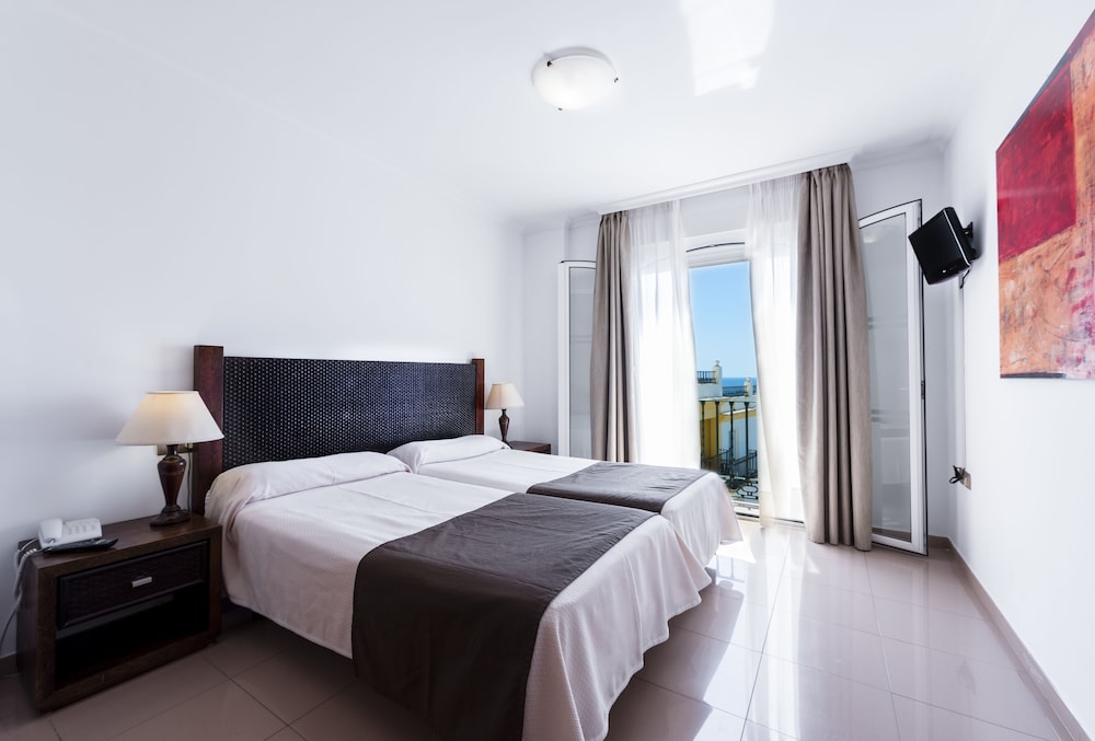Toboso Apar-Turis — Hotel rooms in Nerja, Andalusia