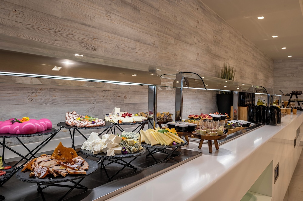 Apollon Kos — Restaurant & bars in Kos Town, South Aegean