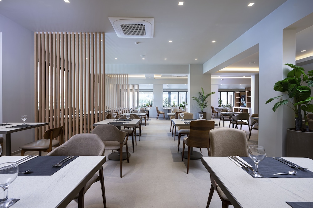 Apollon Kos — Restaurant & bars in Kos Town, South Aegean