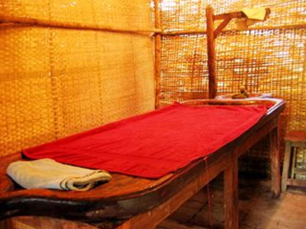 Aldeia Santa Rita — Hotel rooms in Candolim, Goa