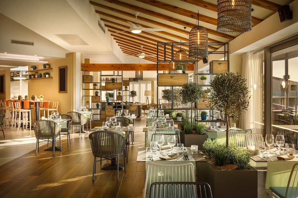 Valamar Argosy Hotel — Restaurant & bars in Dubrovnik, Dubrovnik-Neretva