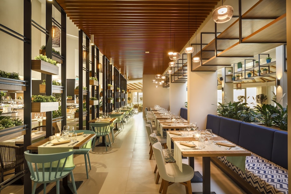 Valamar Argosy Hotel — Restaurant & bars in Dubrovnik, Dubrovnik-Neretva