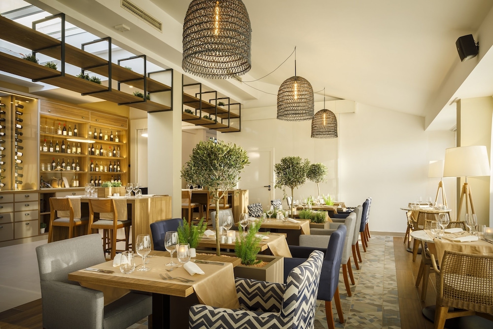 Valamar Argosy Hotel — Restaurant & bars in Dubrovnik, Dubrovnik-Neretva