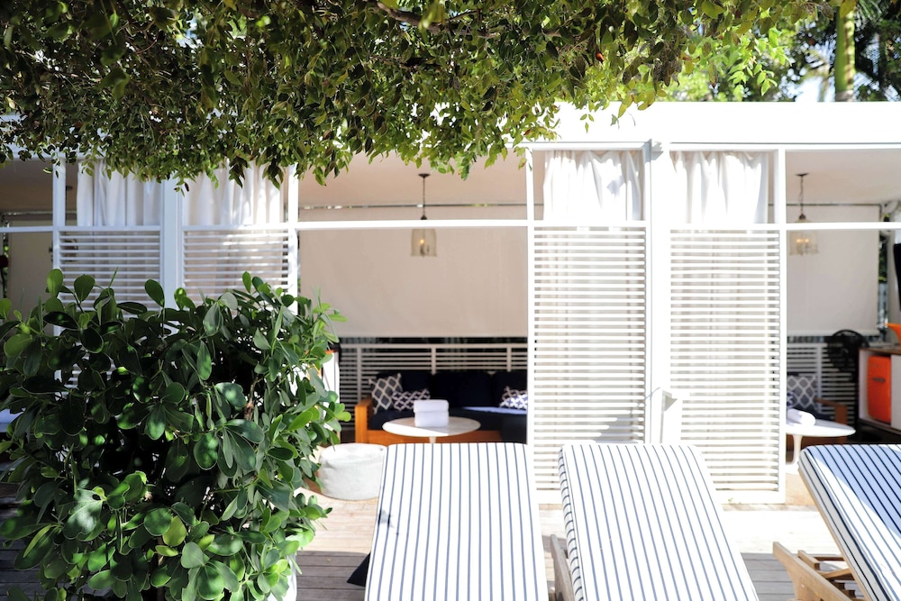 Nautilus Sonesta Miami Beach — Hotel building in Miami, Florida