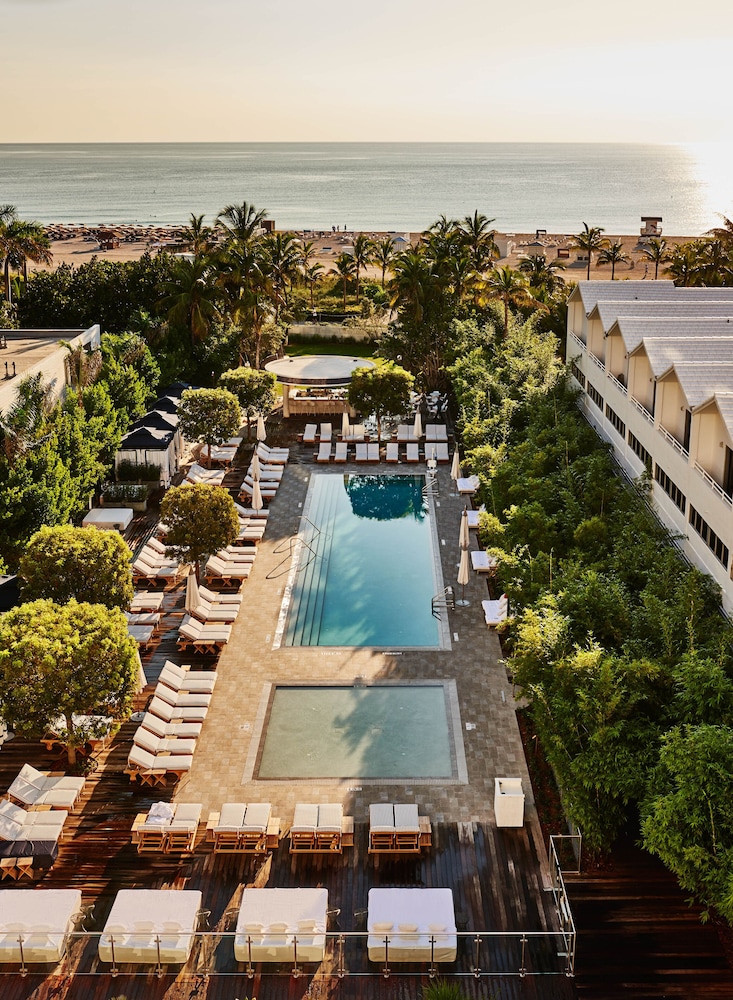 Nautilus Sonesta Miami Beach — Swimming pool in Miami, Florida
