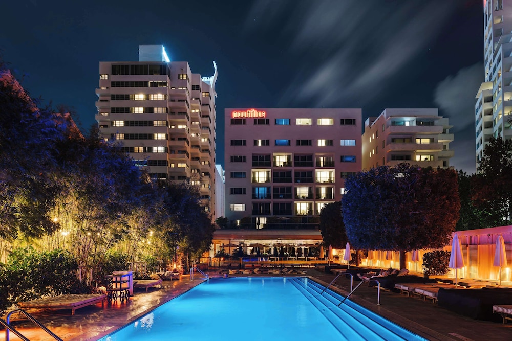 Nautilus Sonesta Miami Beach — Swimming pool in Miami, Florida