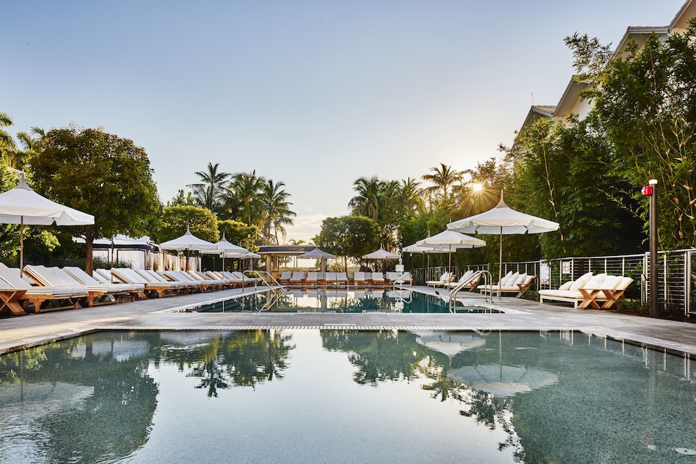 Nautilus Sonesta Miami Beach — Swimming pool in Miami, Florida