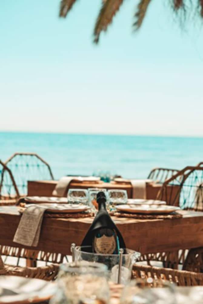 Puerto Azul Marbella — Restaurant & bars in Marbella, Andalusia