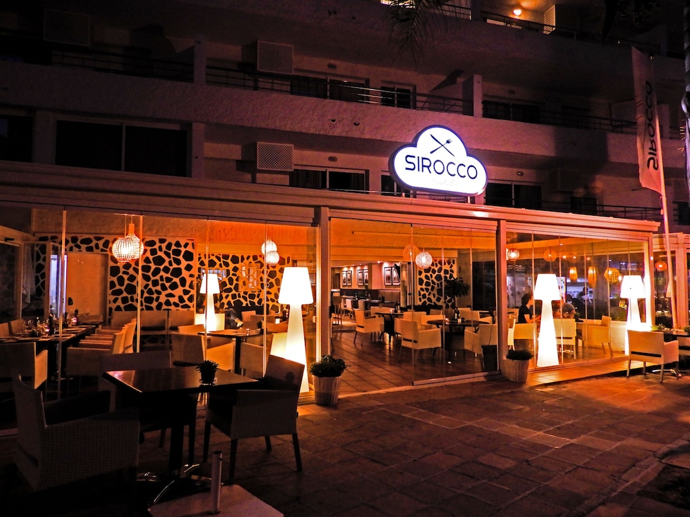 Puerto Azul Marbella — Restaurant & bars in Marbella, Andalusia