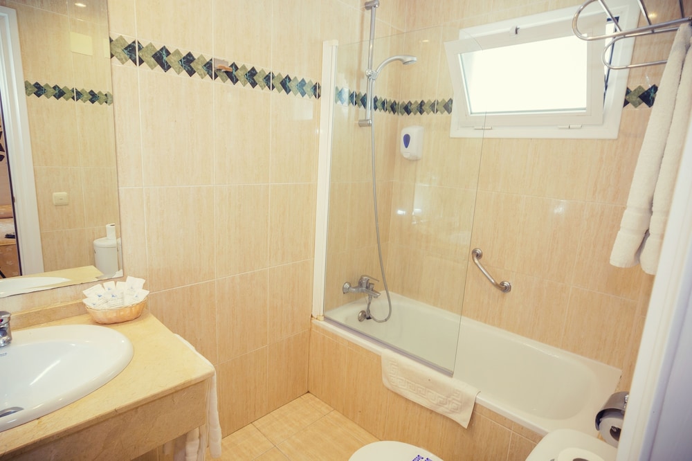 Puerto Azul Marbella — Hotel rooms in Marbella, Andalusia