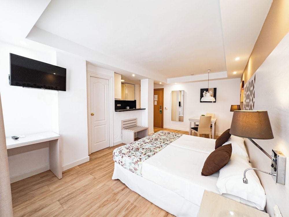 Puerto Azul Marbella — Hotel rooms in Marbella, Andalusia