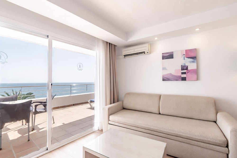 Puerto Azul Marbella — Hotel rooms in Marbella, Andalusia