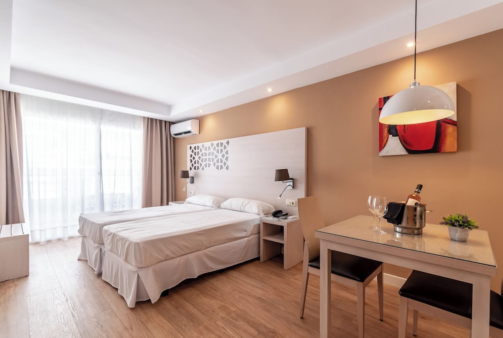 Puerto Azul Marbella — Hotel rooms in Marbella, Andalusia
