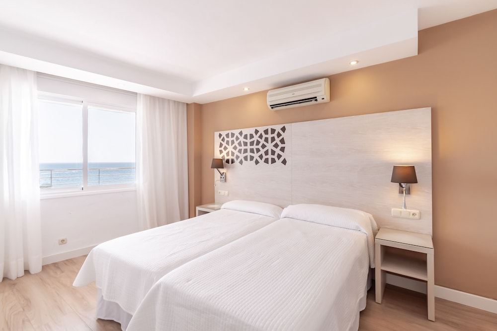 Puerto Azul Marbella — Hotel rooms in Marbella, Andalusia