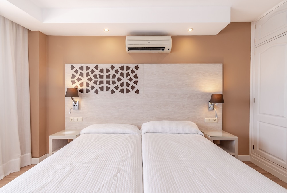 Puerto Azul Marbella — Hotel rooms in Marbella, Andalusia
