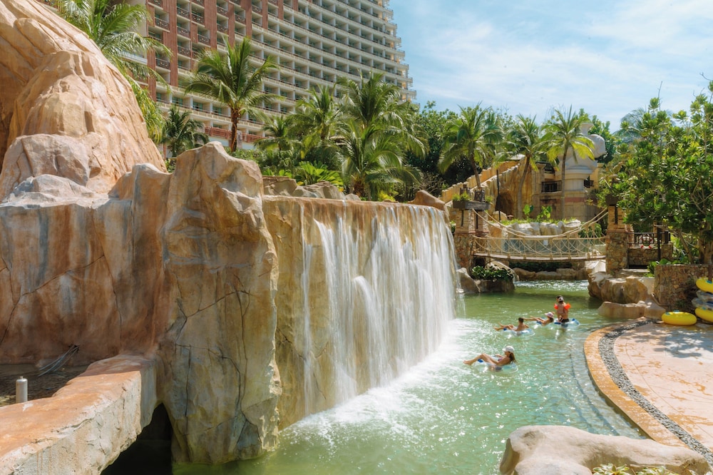 Centara Grand Mirage Beach Resort Pattaya — Swimming pool in Pattaya, Chonburi
