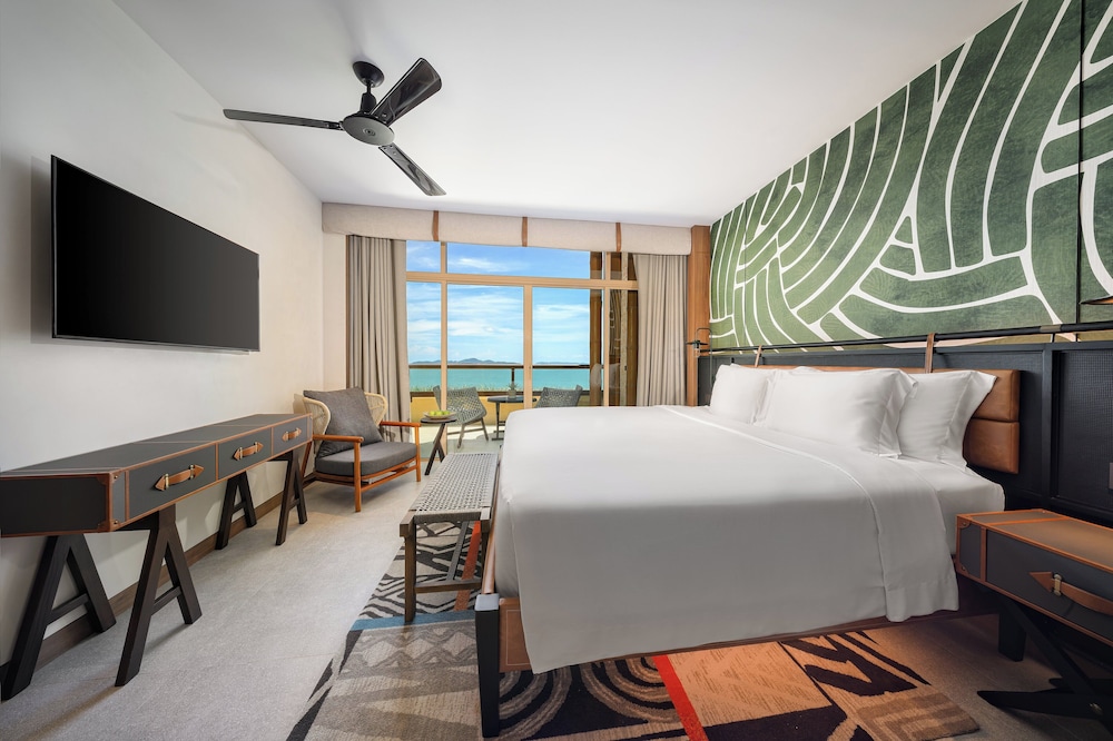 Centara Grand Mirage Beach Resort Pattaya — Hotel rooms in Pattaya, Chonburi