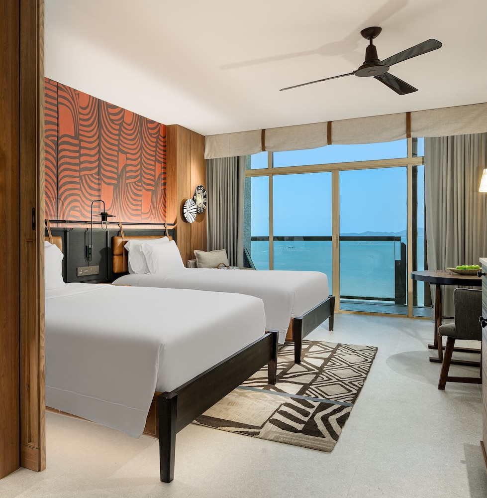 Centara Grand Mirage Beach Resort Pattaya — Hotel rooms in Pattaya, Chonburi