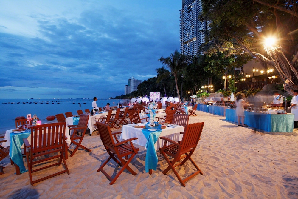Centara Grand Mirage Beach Resort Pattaya — Restaurant & bars in Pattaya, Chonburi