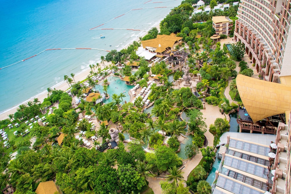 Centara Grand Mirage Beach Resort Pattaya — Beach in Pattaya, Chonburi