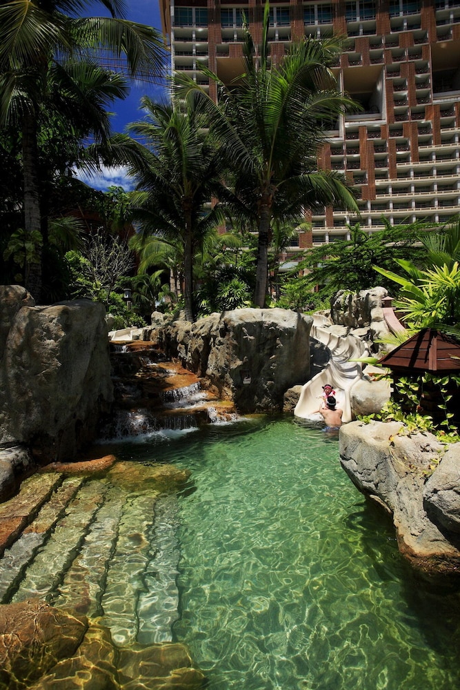 Centara Grand Mirage Beach Resort Pattaya — Swimming pool in Pattaya, Chonburi