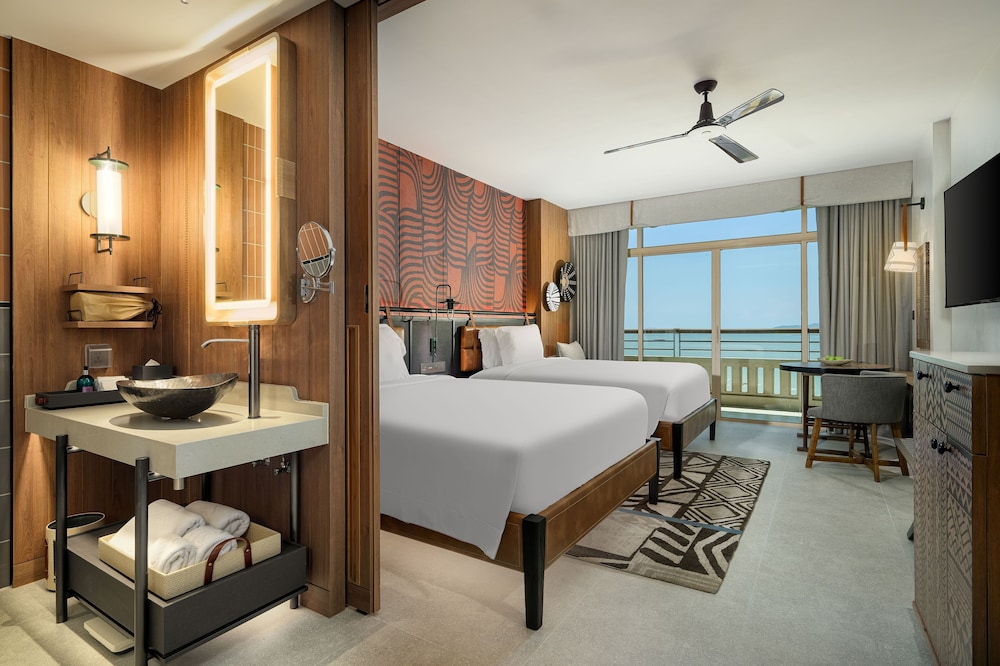 Centara Grand Mirage Beach Resort Pattaya — Hotel rooms in Pattaya, Chonburi