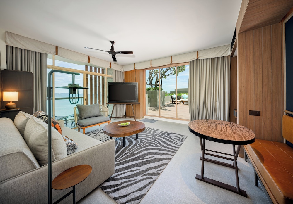 Centara Grand Mirage Beach Resort Pattaya — Hotel rooms in Pattaya, Chonburi