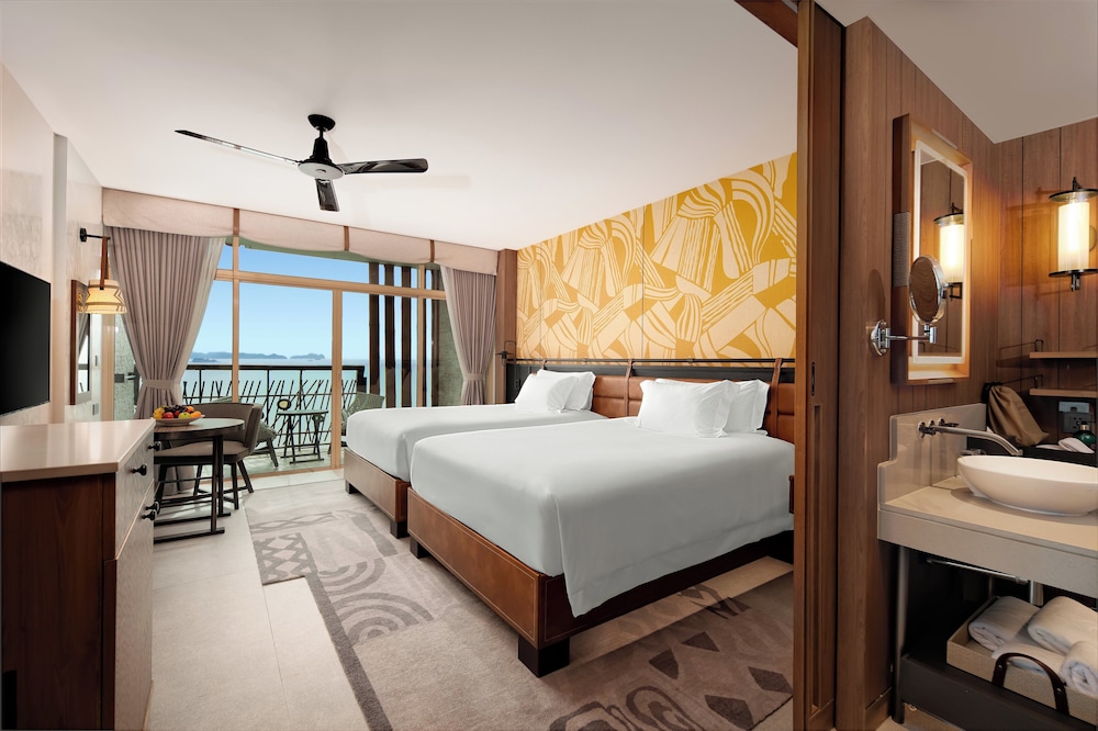 Centara Grand Mirage Beach Resort Pattaya — Hotel rooms in Pattaya, Chonburi