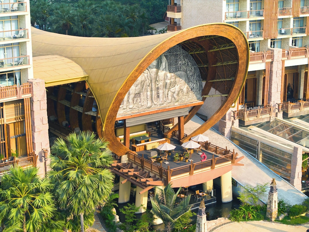 Centara Grand Mirage Beach Resort Pattaya — Restaurant & bars in Pattaya, Chonburi