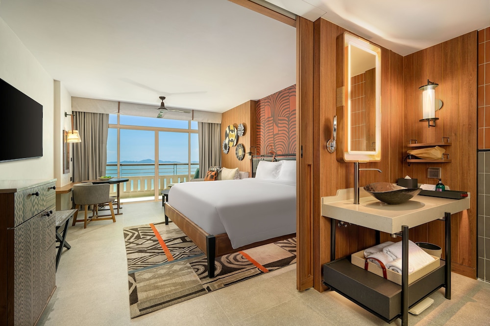 Centara Grand Mirage Beach Resort Pattaya — Hotel rooms in Pattaya, Chonburi
