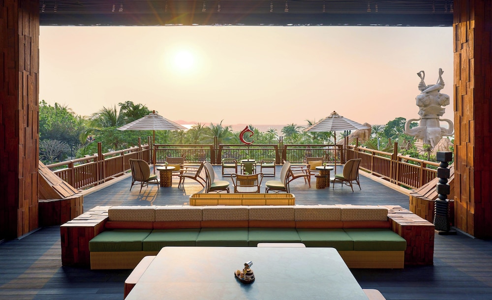 Centara Grand Mirage Beach Resort Pattaya — Restaurant & bars in Pattaya, Chonburi