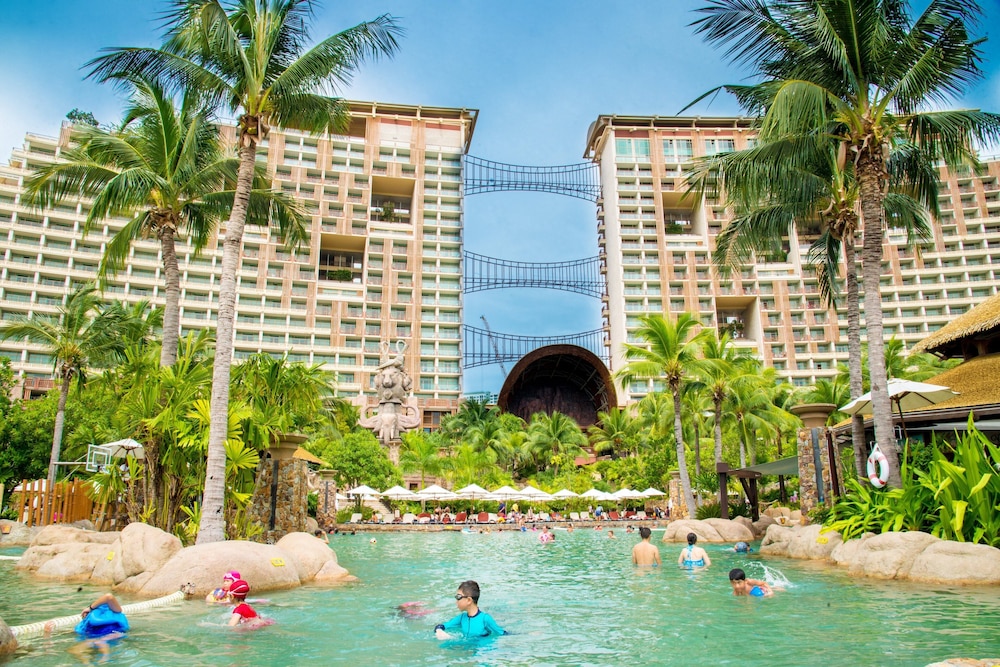 Centara Grand Mirage Beach Resort Pattaya — Swimming pool in Pattaya, Chonburi