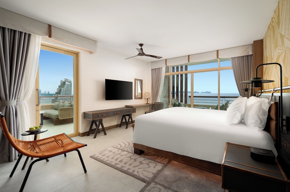 Centara Grand Mirage Beach Resort Pattaya — Hotel rooms in Pattaya, Chonburi