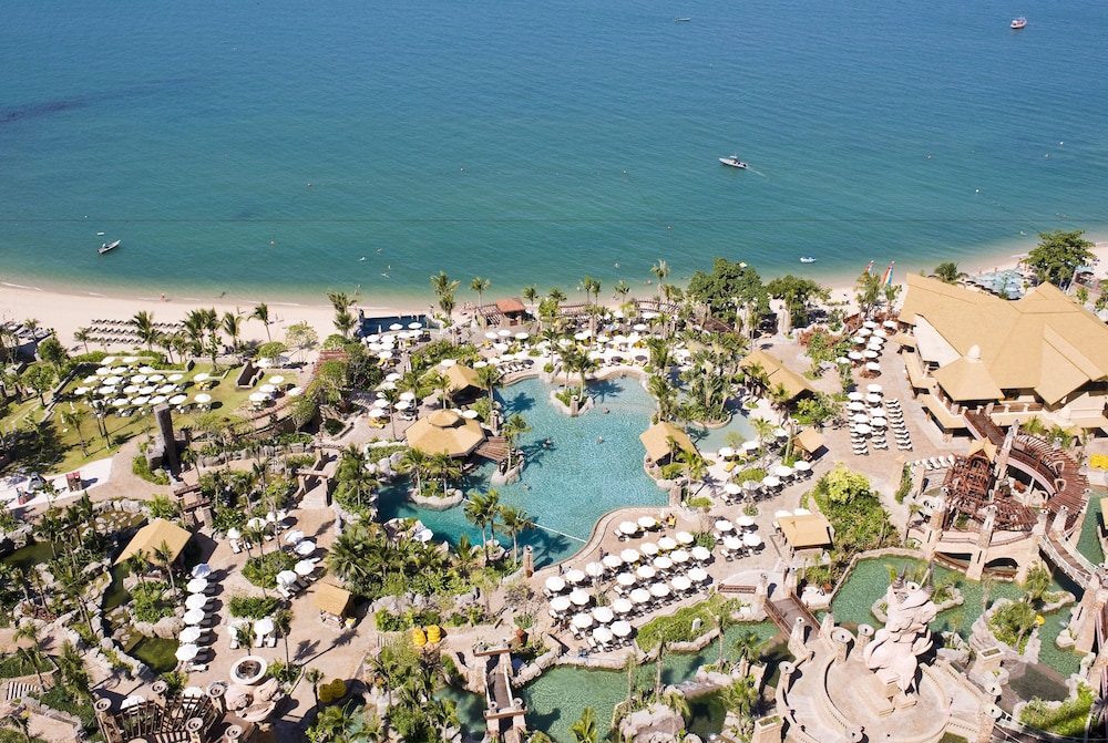 Centara Grand Mirage Beach Resort Pattaya — Beach in Pattaya, Chonburi