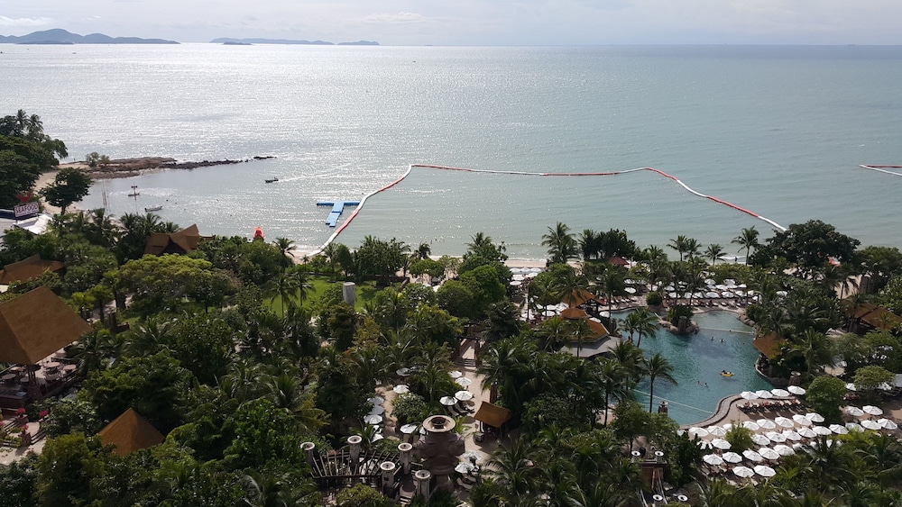 Centara Grand Mirage Beach Resort Pattaya — Beach in Pattaya, Chonburi