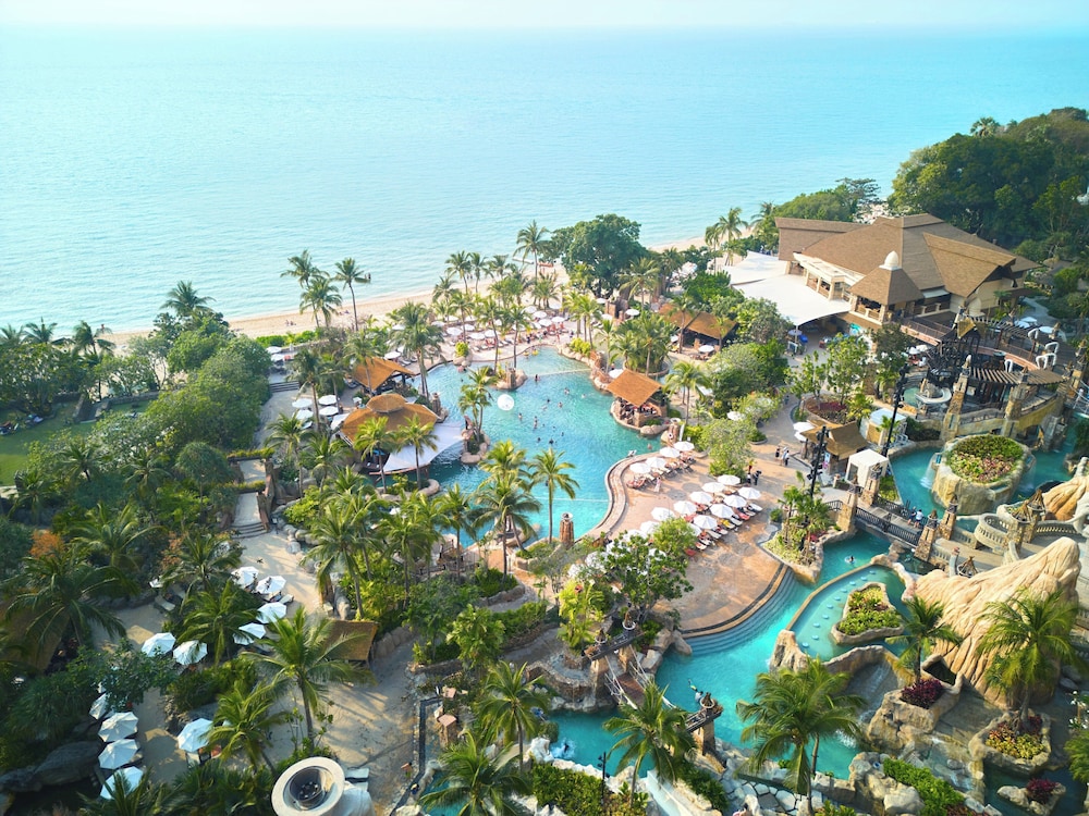 Centara Grand Mirage Beach Resort Pattaya — Swimming pool in Pattaya, Chonburi