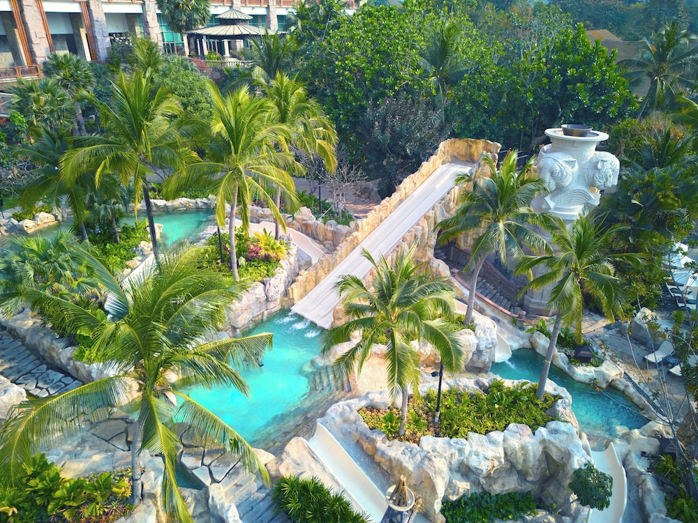 Centara Grand Mirage Beach Resort Pattaya — Swimming pool in Pattaya, Chonburi