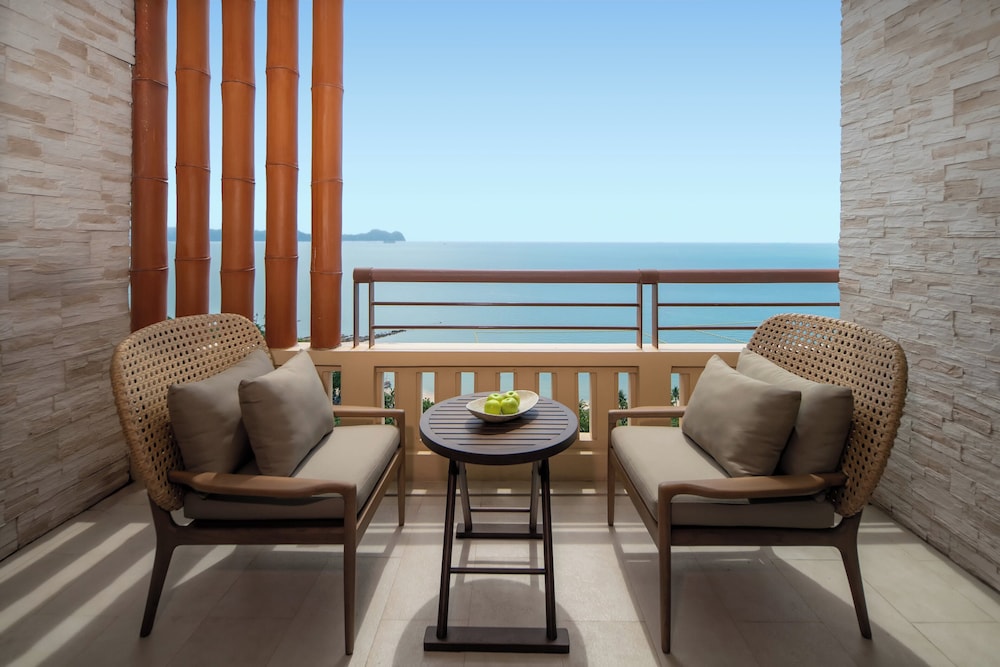 Centara Grand Mirage Beach Resort Pattaya — Hotel rooms in Pattaya, Chonburi